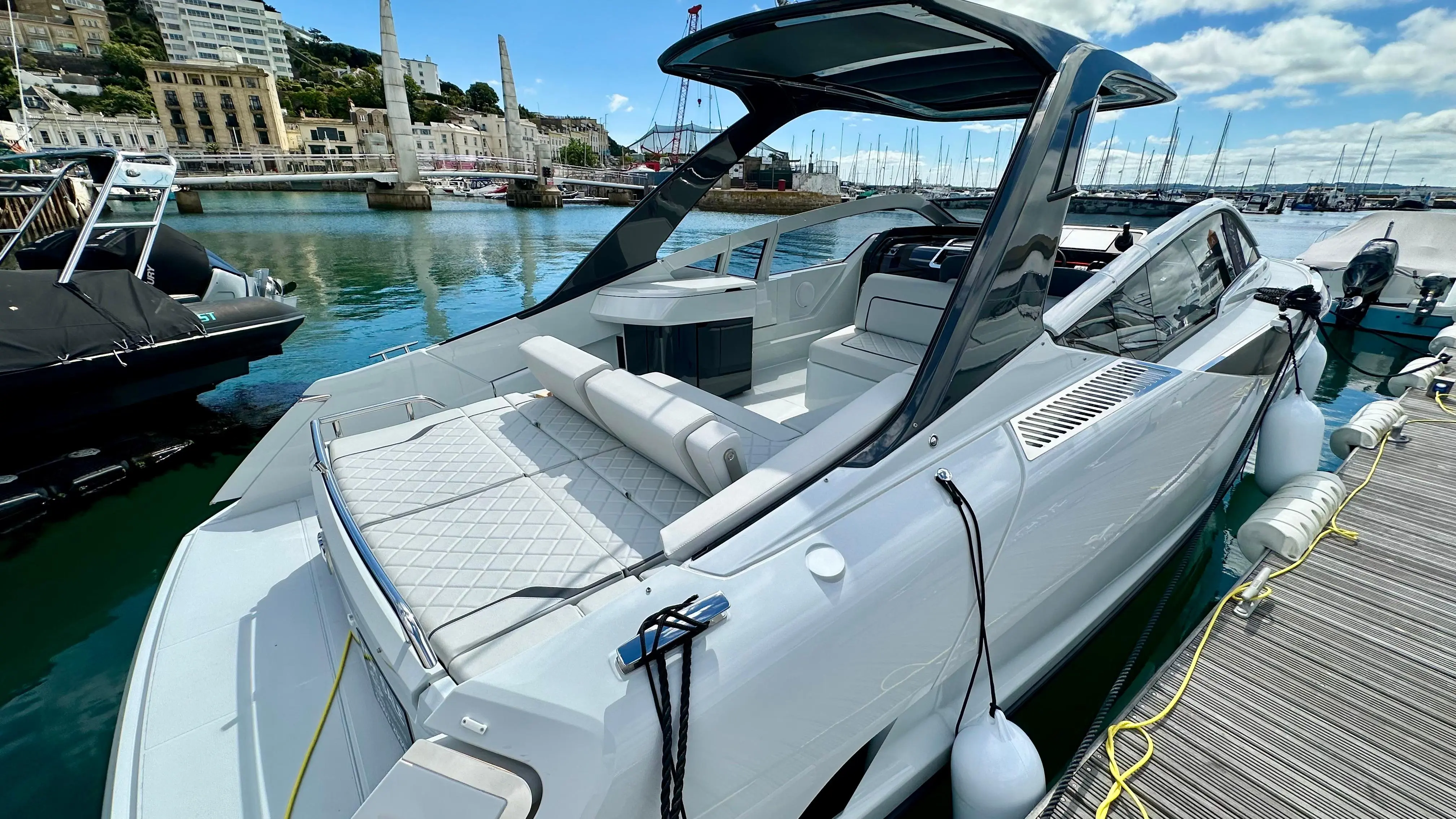 2023 Fairline f line 33