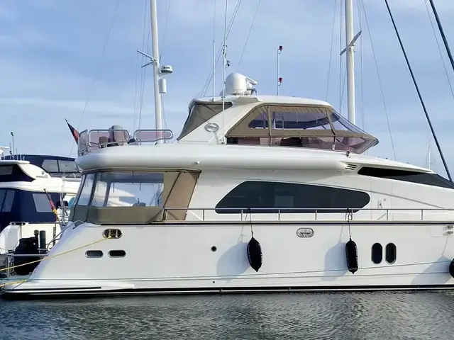 Elegance Yachts 68