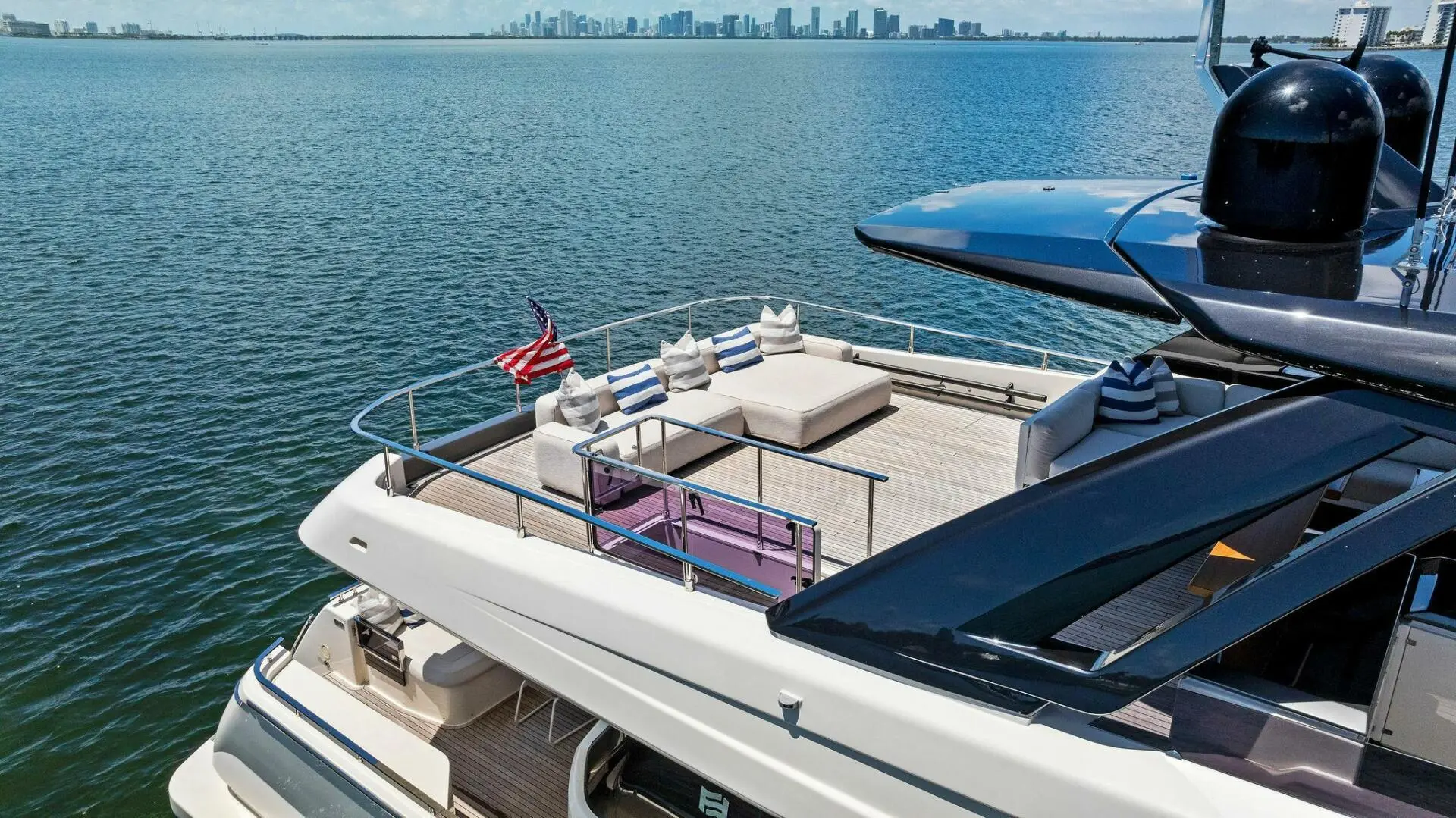 2022 Ferretti 850