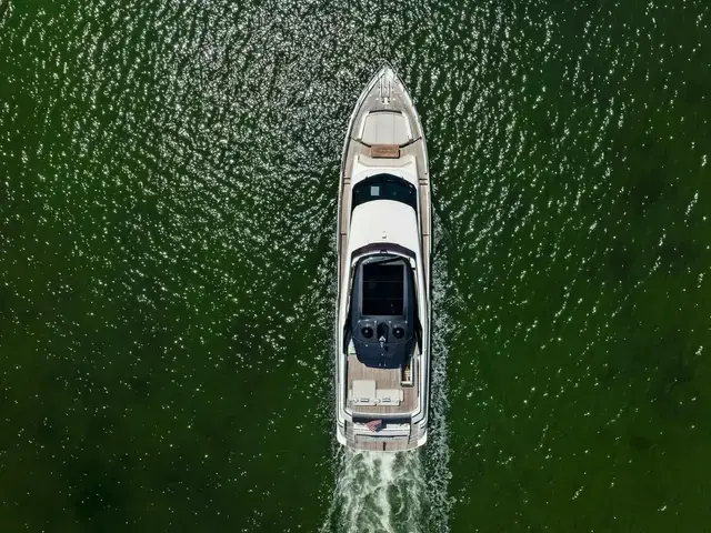 Ferretti Yachts 850