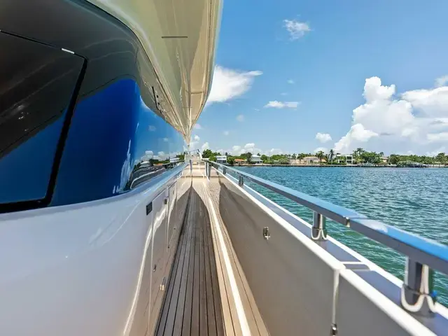 Ferretti Yachts 850