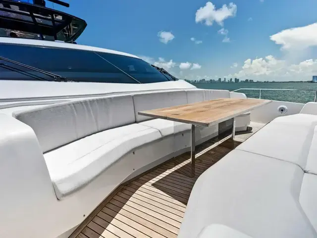 Ferretti Yachts 850