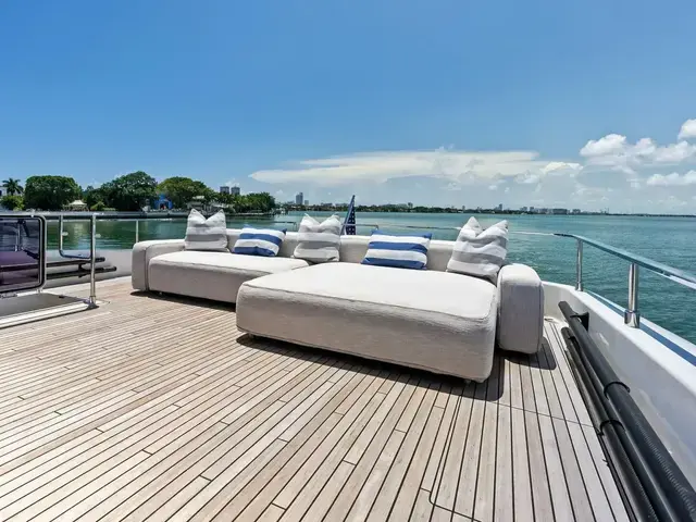 Ferretti Yachts 850