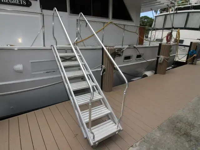 Hatteras 50 Sport Deck Motor Yacht