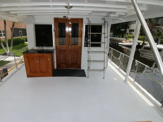 Hatteras 50 Sport Deck Motor Yacht