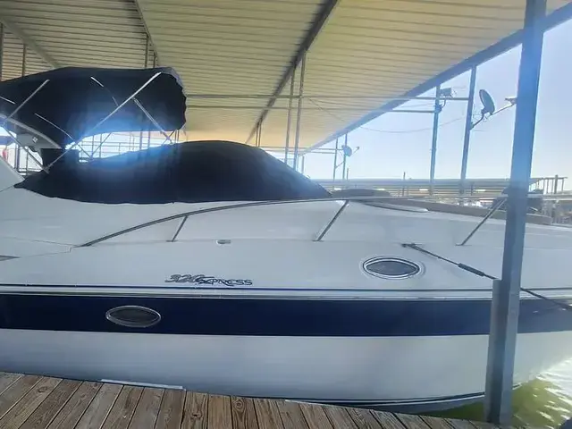 Cruisers Yachts 320