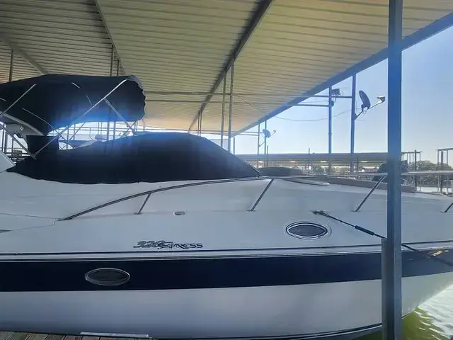 Cruisers Yachts 320