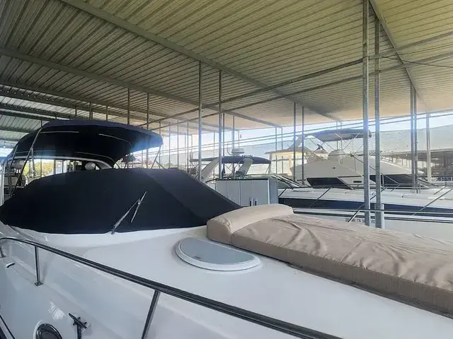 Cruisers Yachts 320