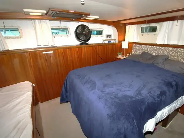 Hatteras 50 Sport Deck Motor Yacht