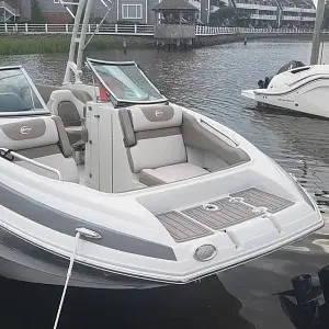 2022 Crownline E235XS