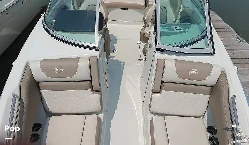 2023 Crownline e235