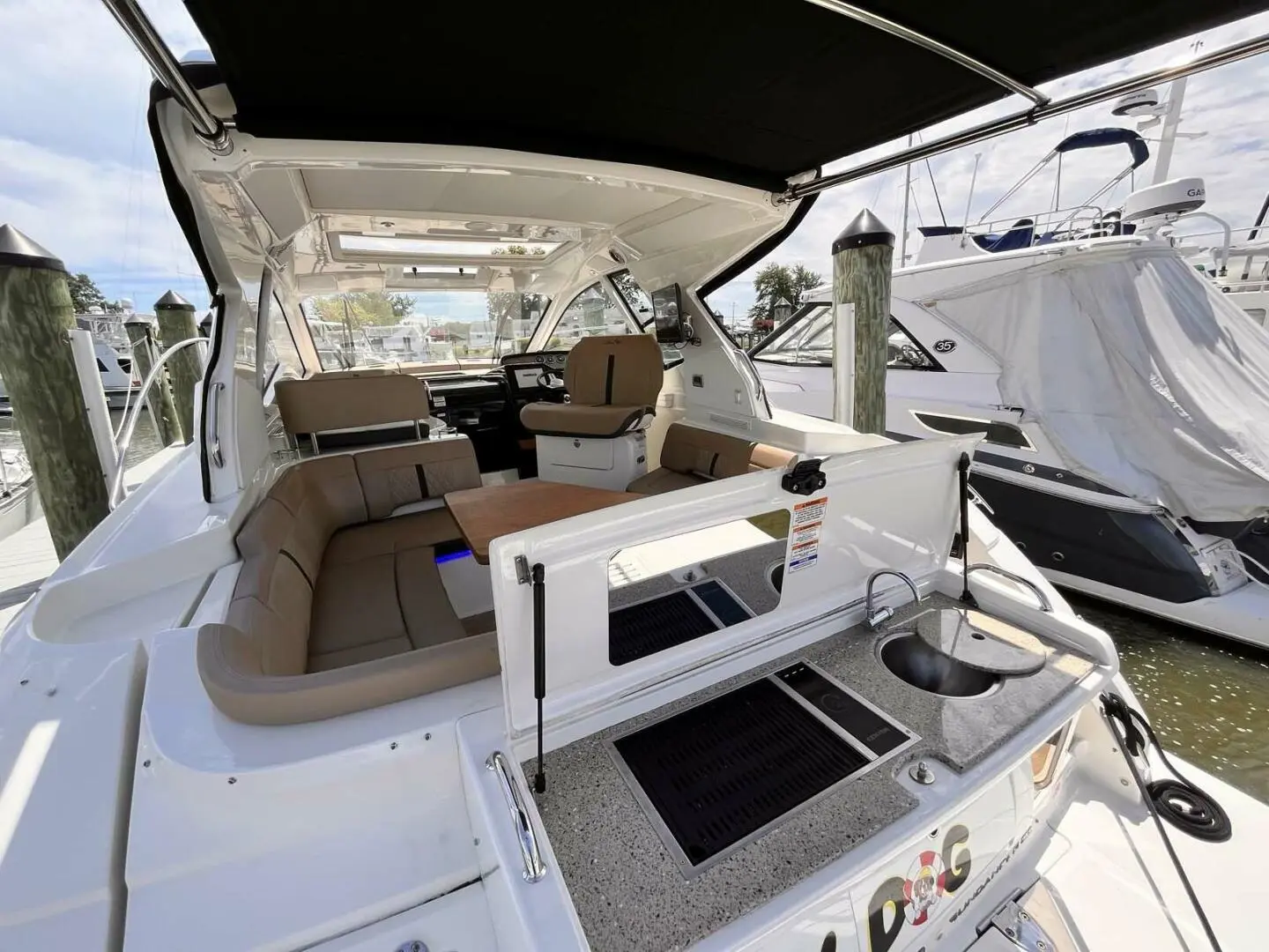 2018 Sea Ray sundancer 350 coupe