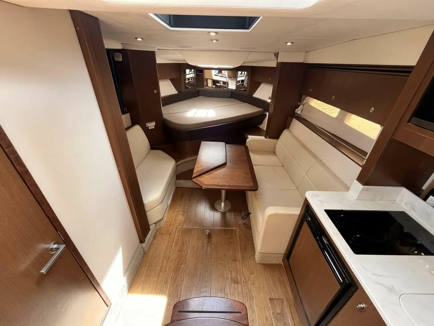 2018 Sea Ray sundancer 350 coupe