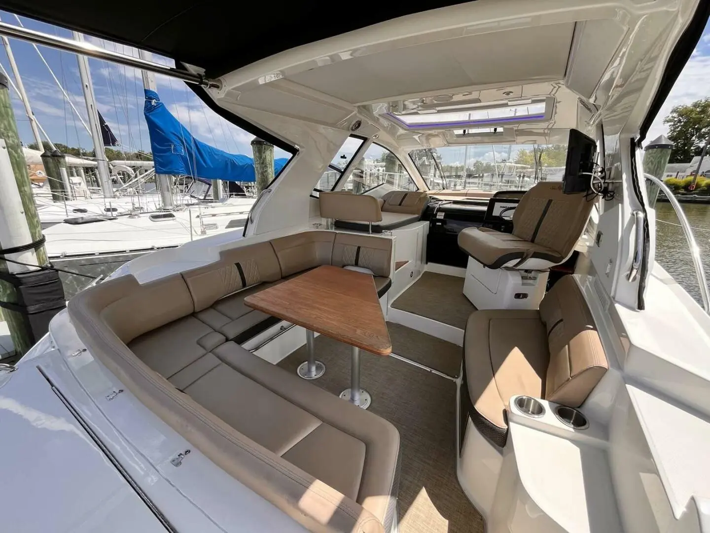 2018 Sea Ray sundancer 350 coupe