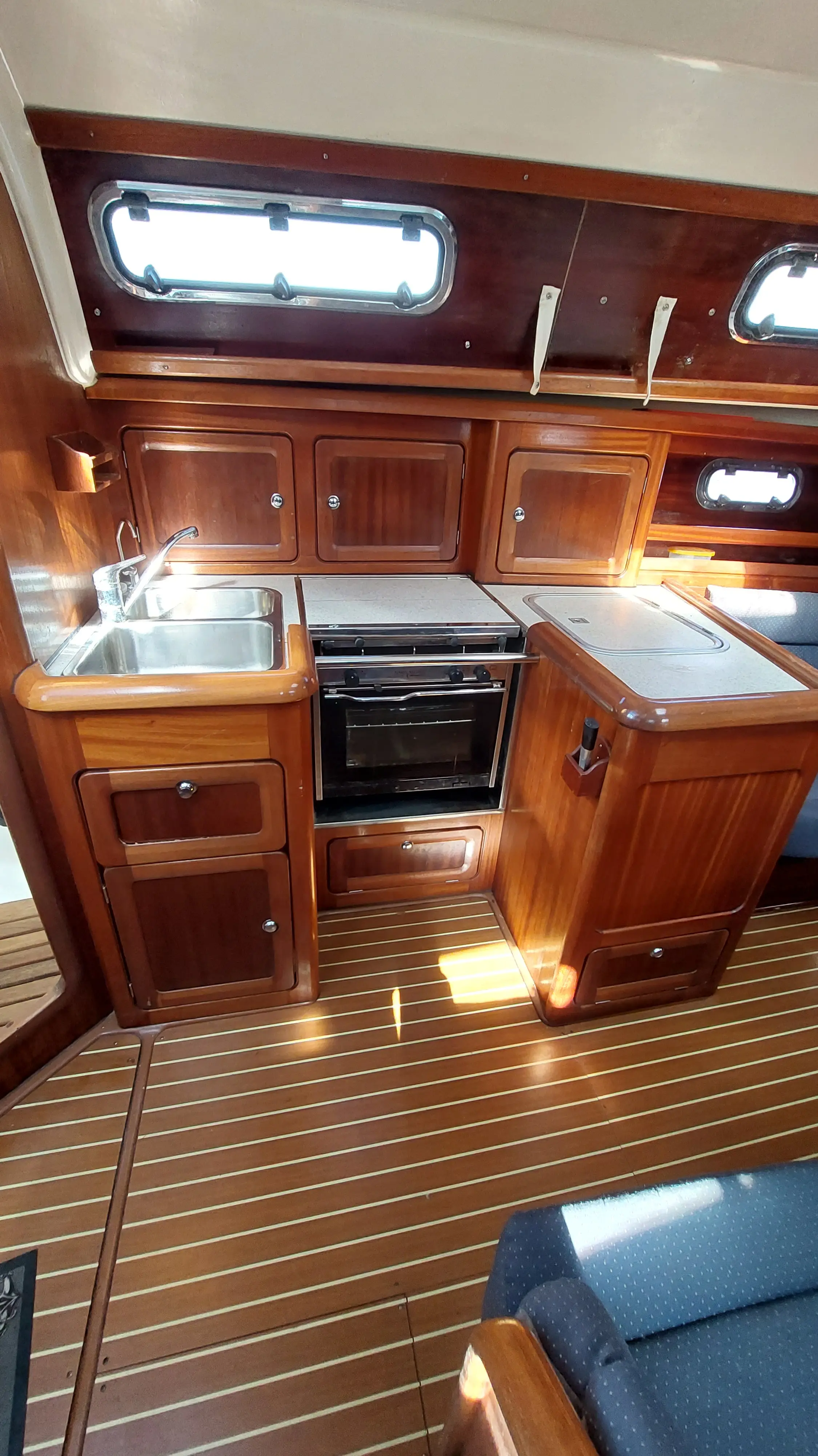 2000 Bavaria 37 cruiser