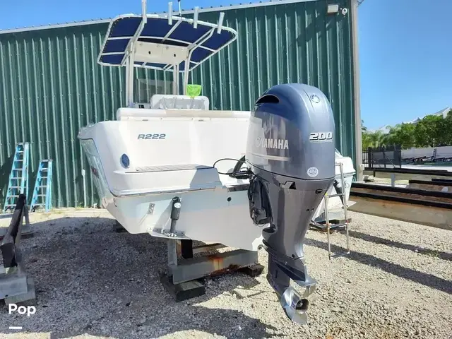 Robalo R222