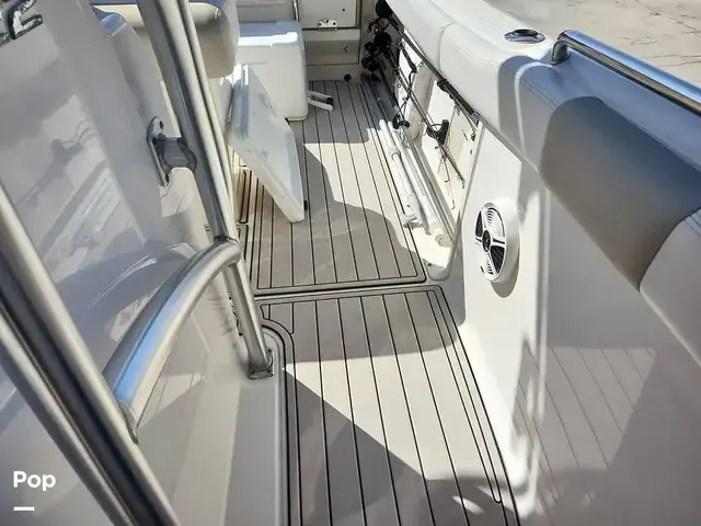 Robalo R222