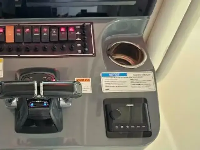 Pursuit 260 Center Console