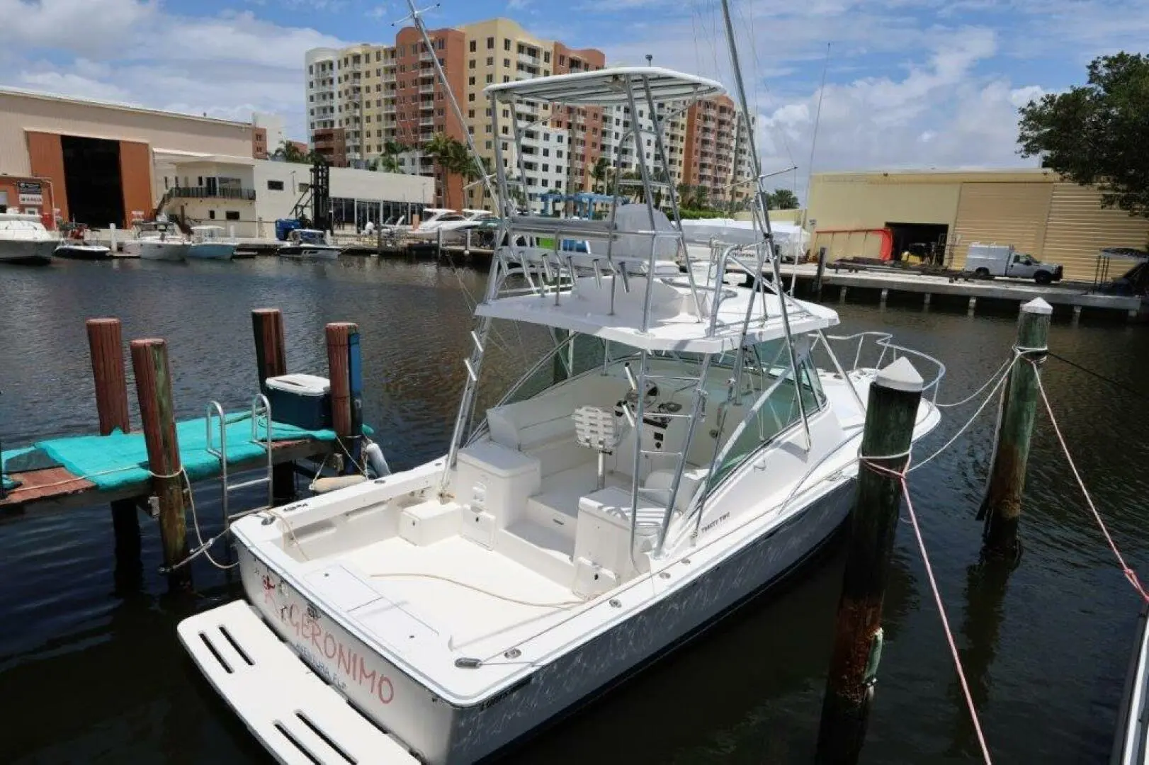 2007 Luhrs 32 open