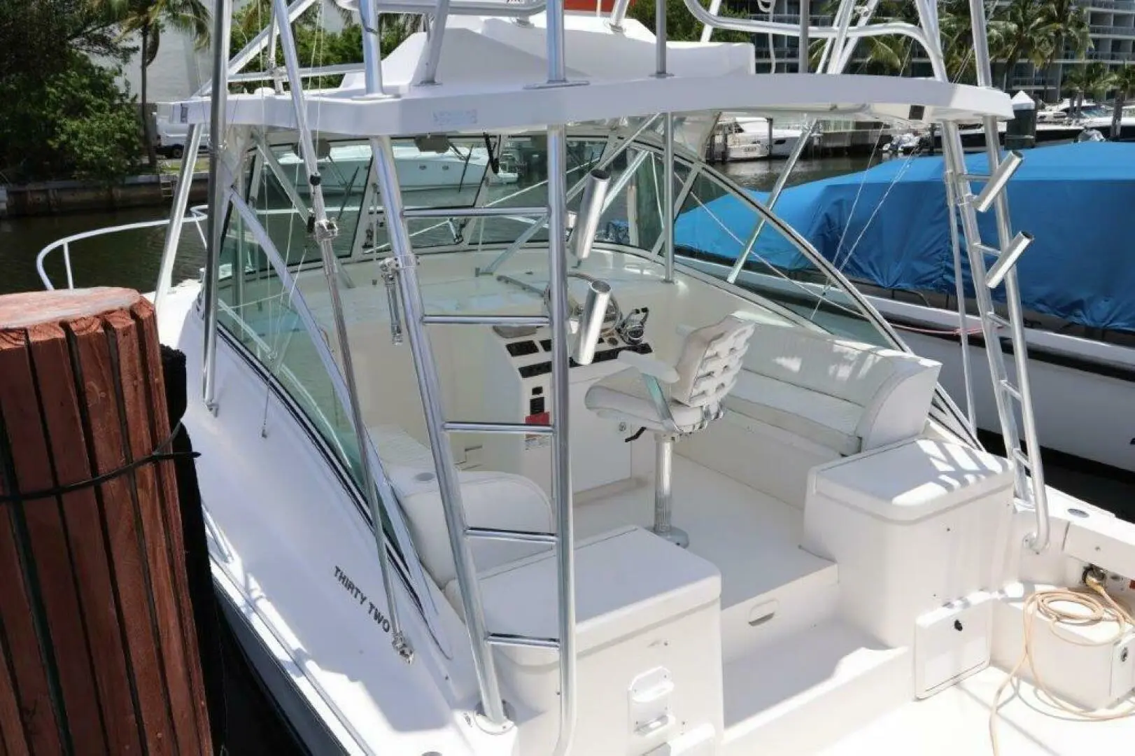 2007 Luhrs 32 open