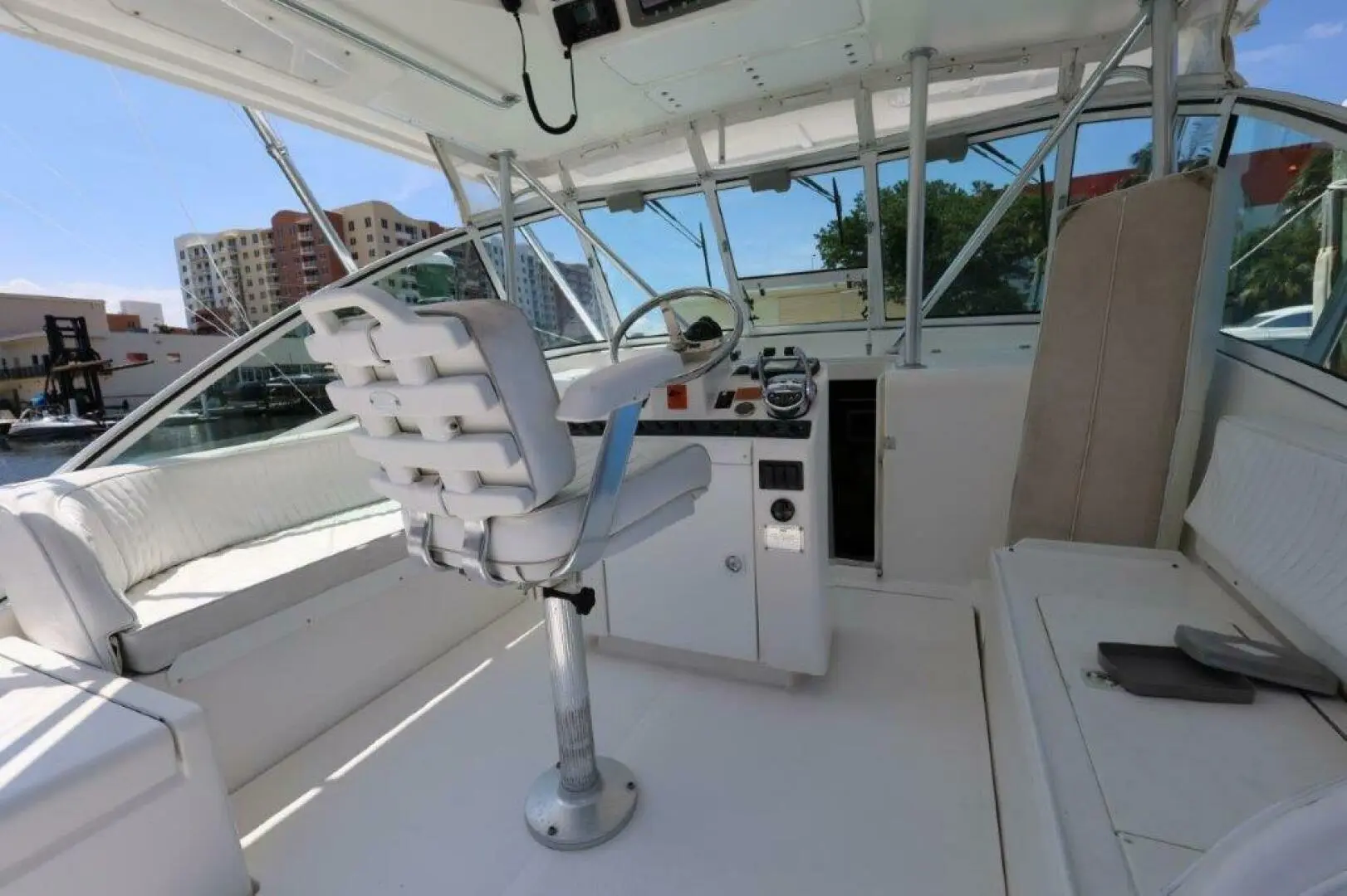 2007 Luhrs 32 open