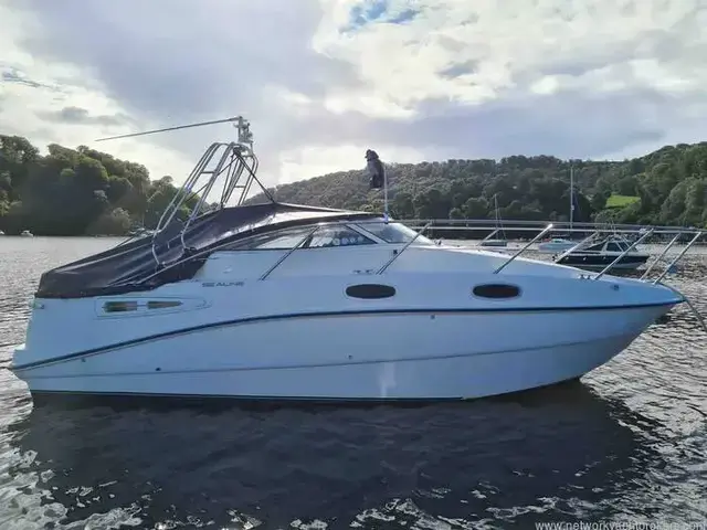 Sealine S23 Sports Cruiser