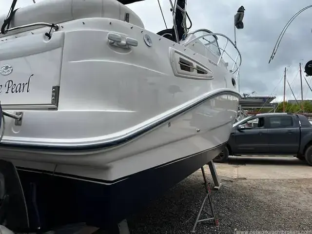 Sealine S23 Sports Cruiser