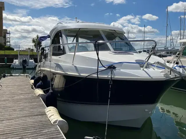 Beneteau Antares 8