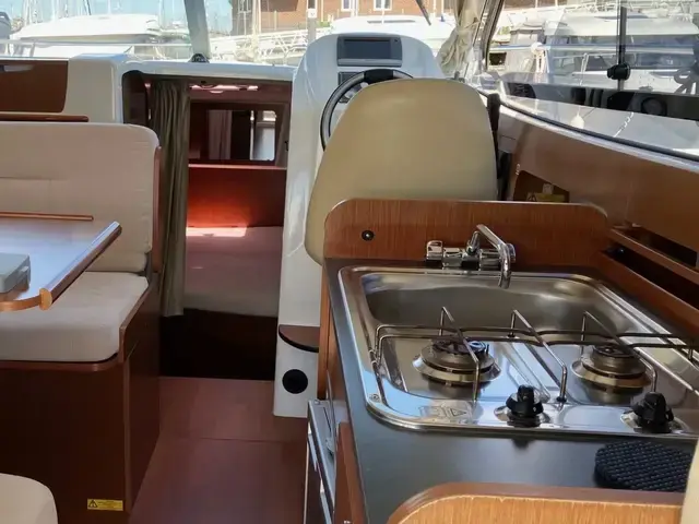 Beneteau Antares 8