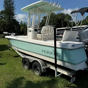 2017 Robalo 226 Cayman