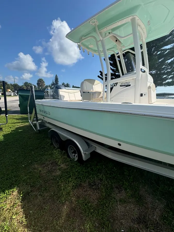 2017 Robalo 226 cayman