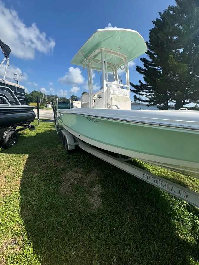 2017 Robalo 226 cayman