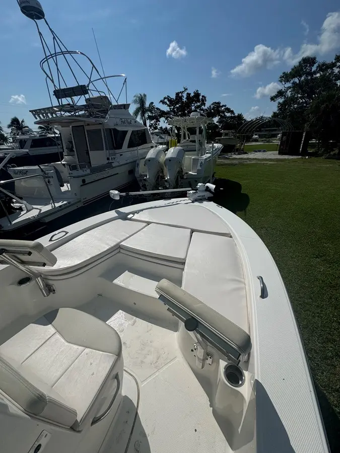 2017 Robalo 226 cayman