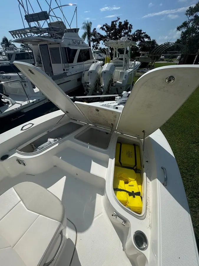 2017 Robalo 226 cayman