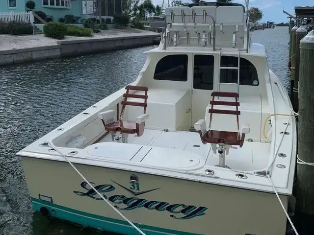 Bertram 31 Flybridge Cruiser