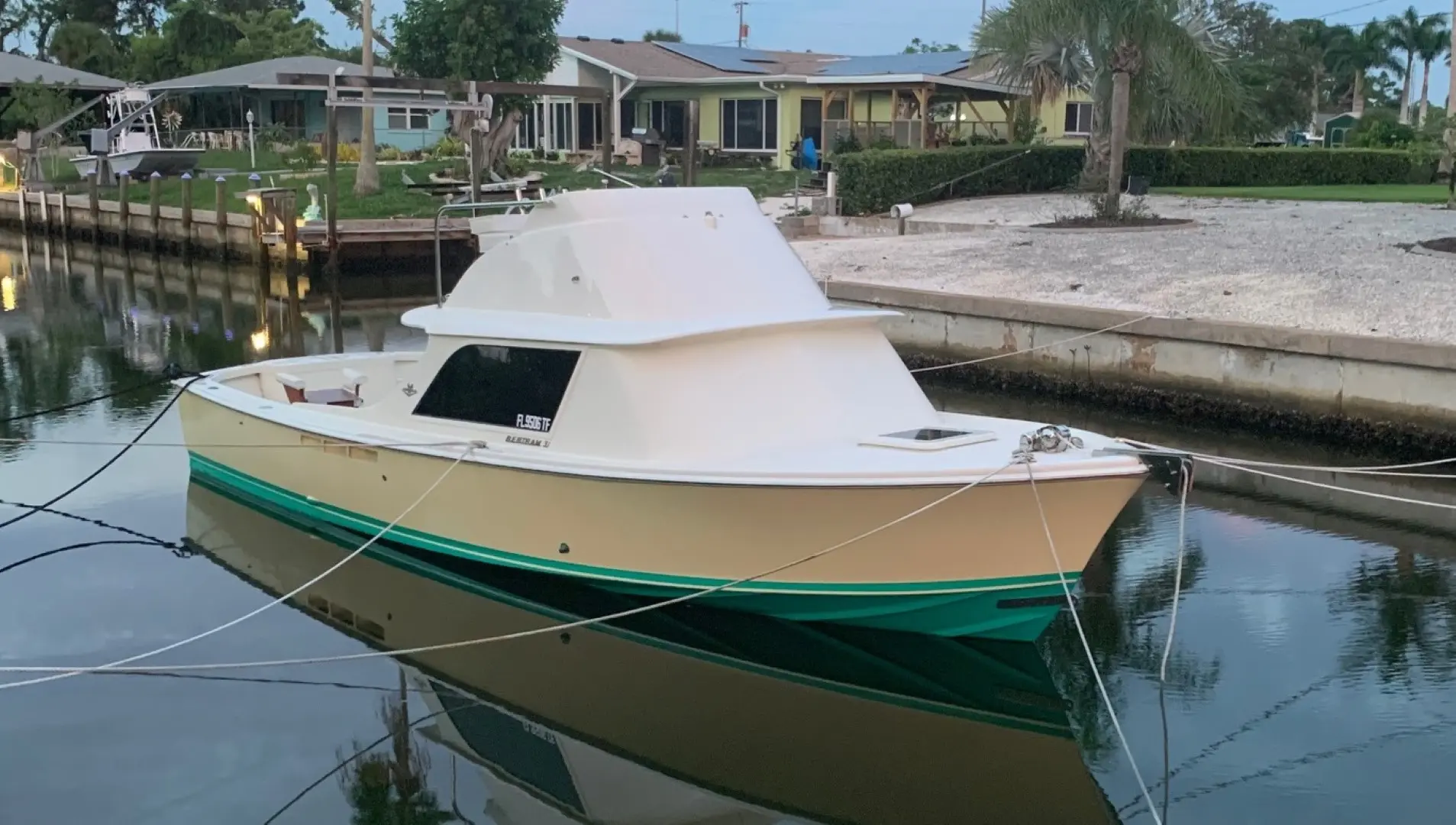 1973 Bertram 31 flybridge cruiser