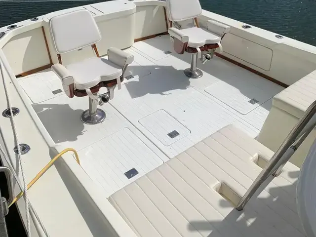 Bertram 31 Flybridge Cruiser