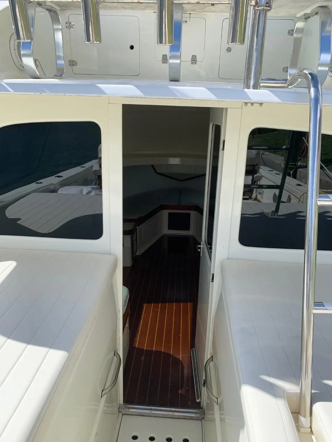 1973 Bertram 31 flybridge cruiser