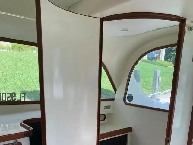 Bertram 31 Flybridge Cruiser