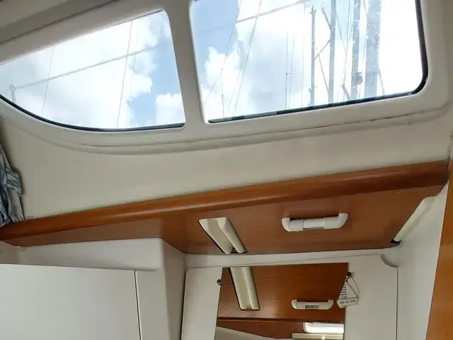 Jeanneau Sun Odyssey 35 Lift Keel