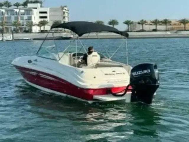 Sea Ray 240 Sundeck