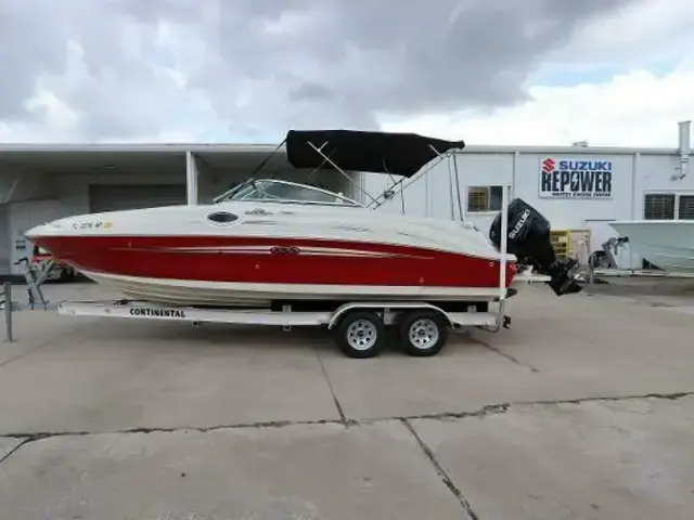 Sea Ray 240 Sundeck