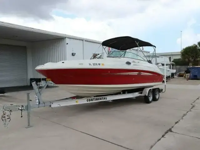 Sea Ray 240 Sundeck