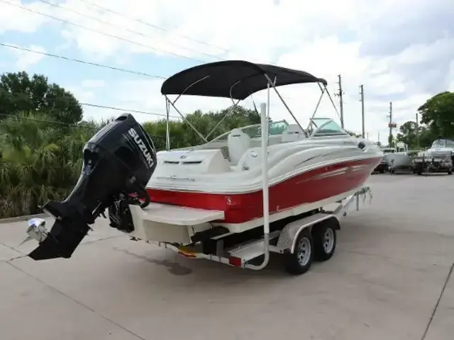 Sea Ray 240 Sundeck