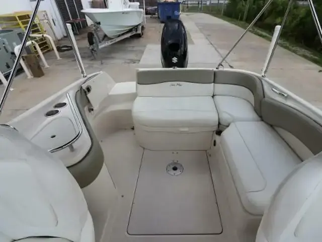 Sea Ray 240 Sundeck