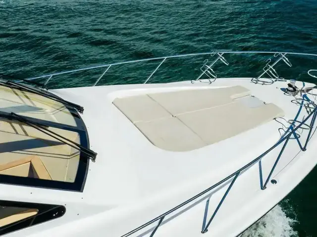 Hatteras 64'