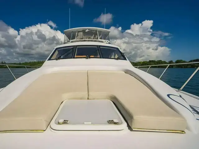 Hatteras 64'