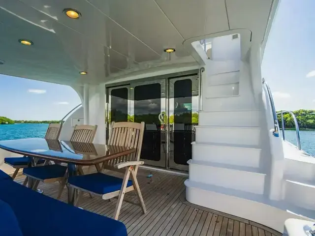 Hatteras 64'