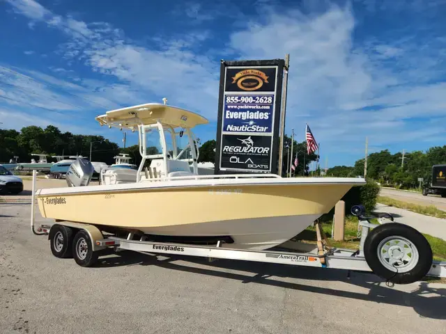 Everglades Boats 223 CC