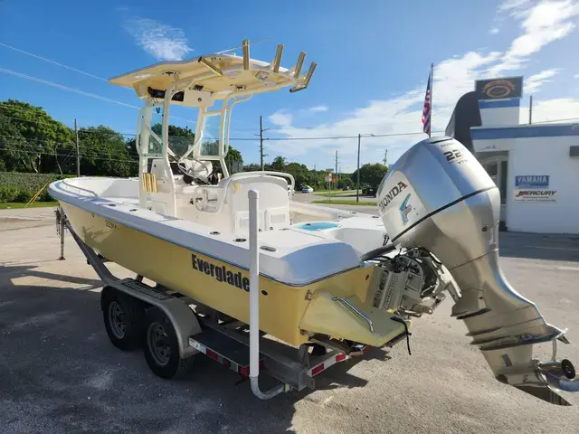 Everglades Boats 223 CC